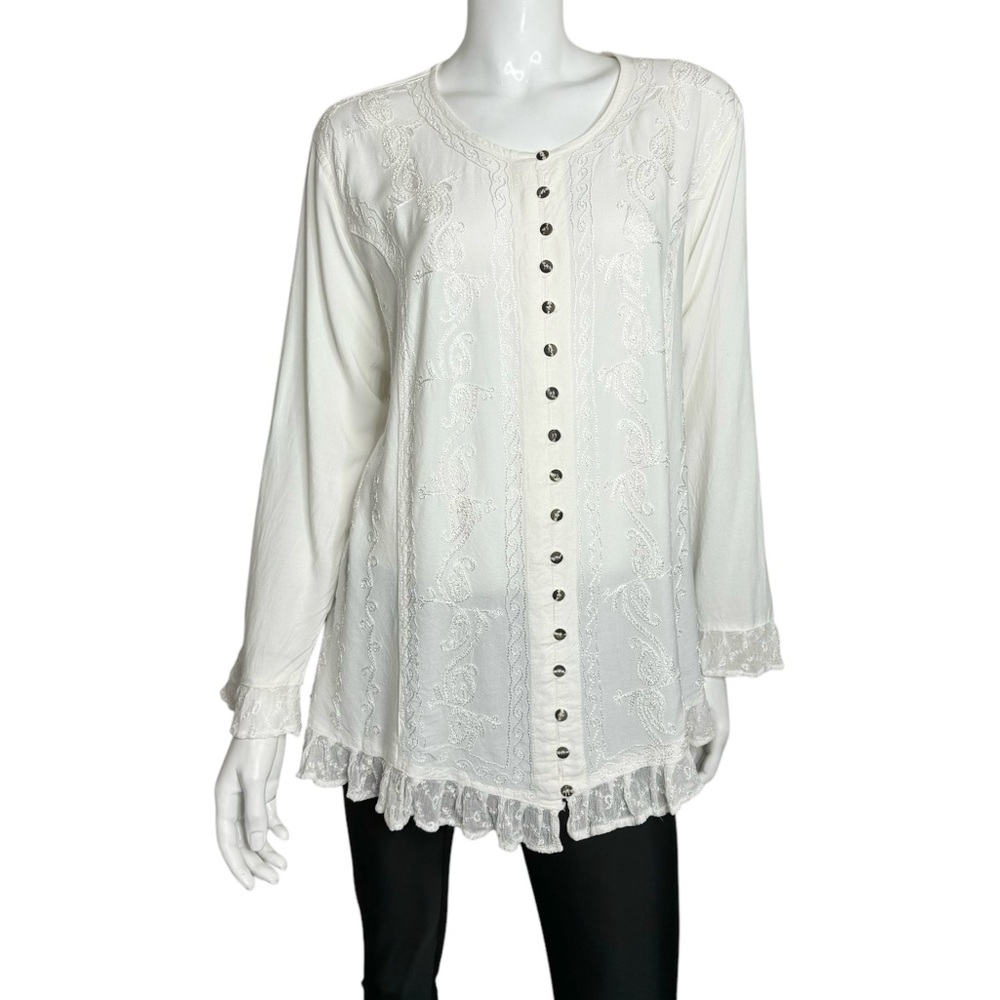 4/$40 Pilani’s Embroidered Long Sleeve White Button Down Tunic Top‎